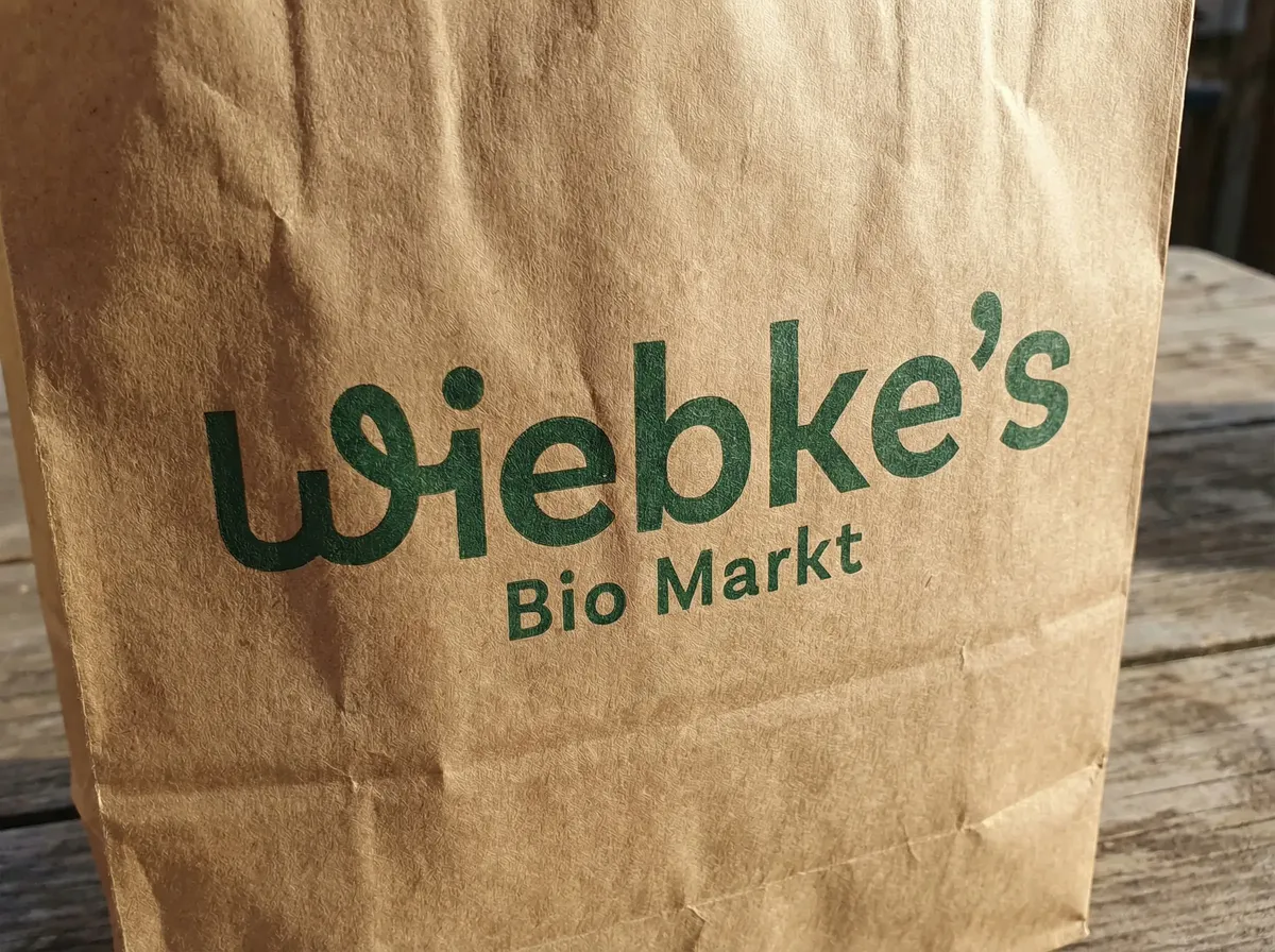 Wiebke's Bio Markt — Papiertüte mit Logo